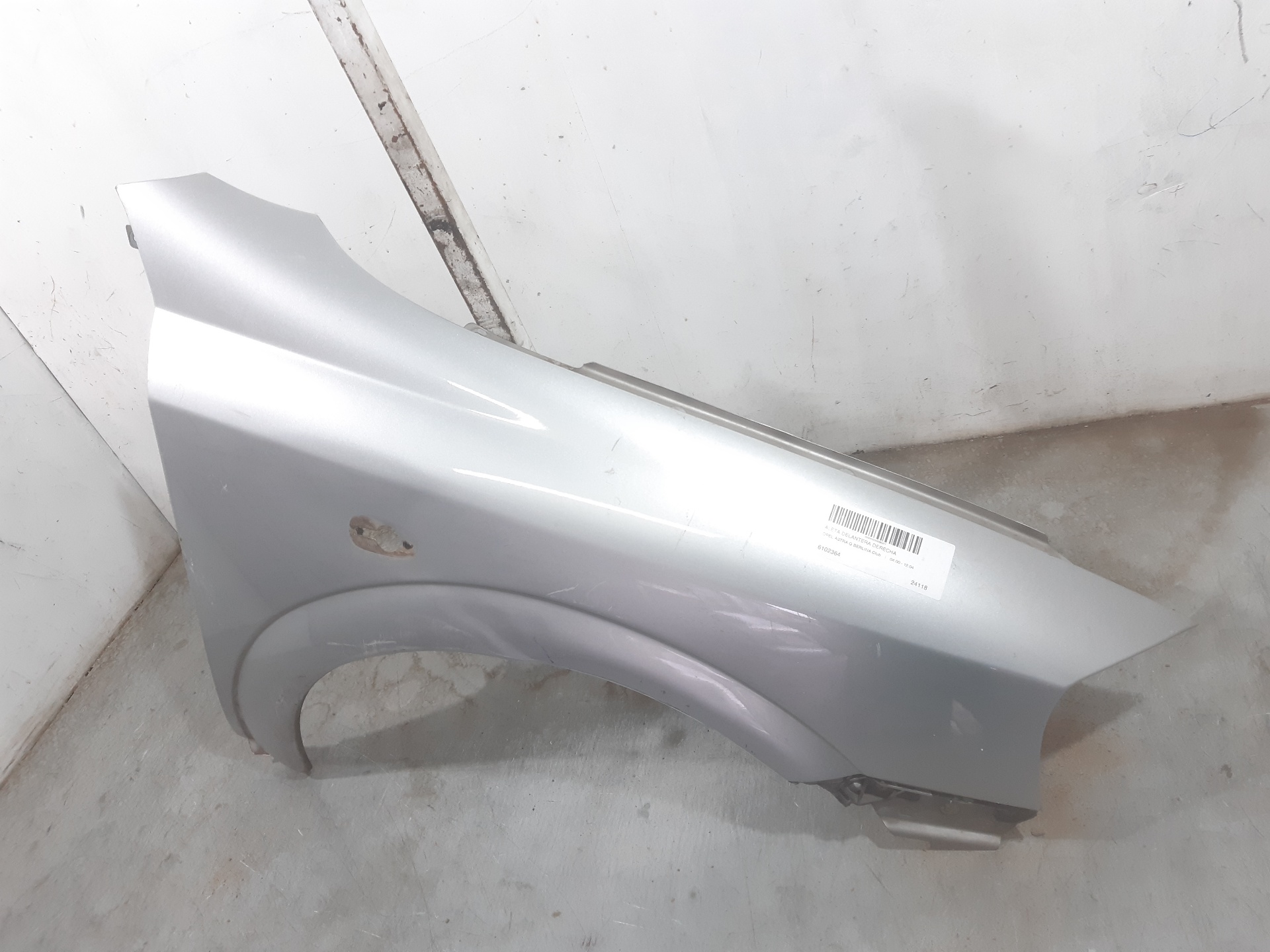 OPEL Astra H (2004-2014) Priekšējais labais spārns 6102364 24023307