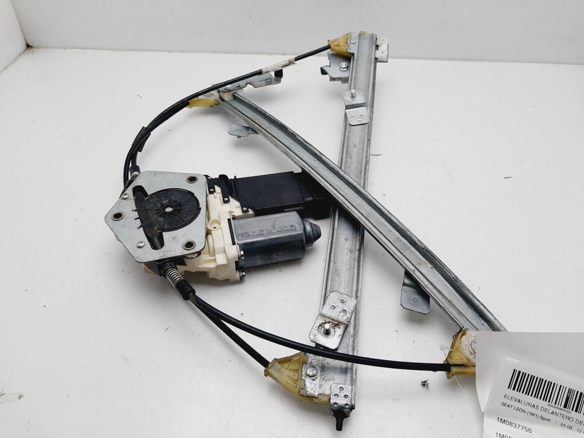 SEAT Leon 1 generation (1999-2005) Front Right Door Window Regulator 1M0837756 25425423