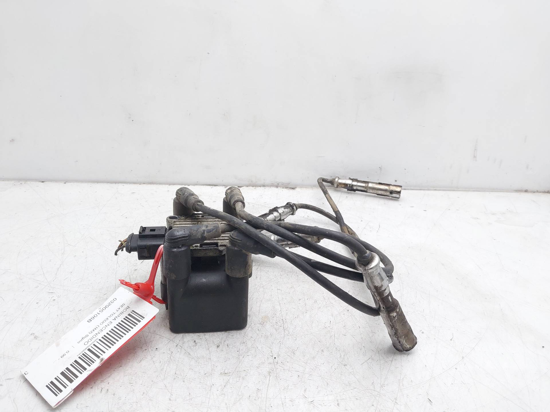 SEAT Toledo 2 generation (1999-2006) High Voltage Ignition Coil 032905106B 24151047