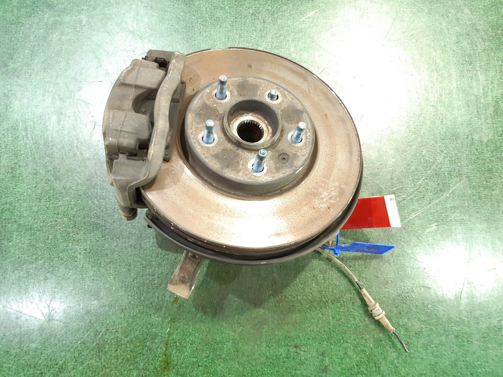 OPEL Astra J (2009-2020) Front Right Wheel Hub 13319483 18797669