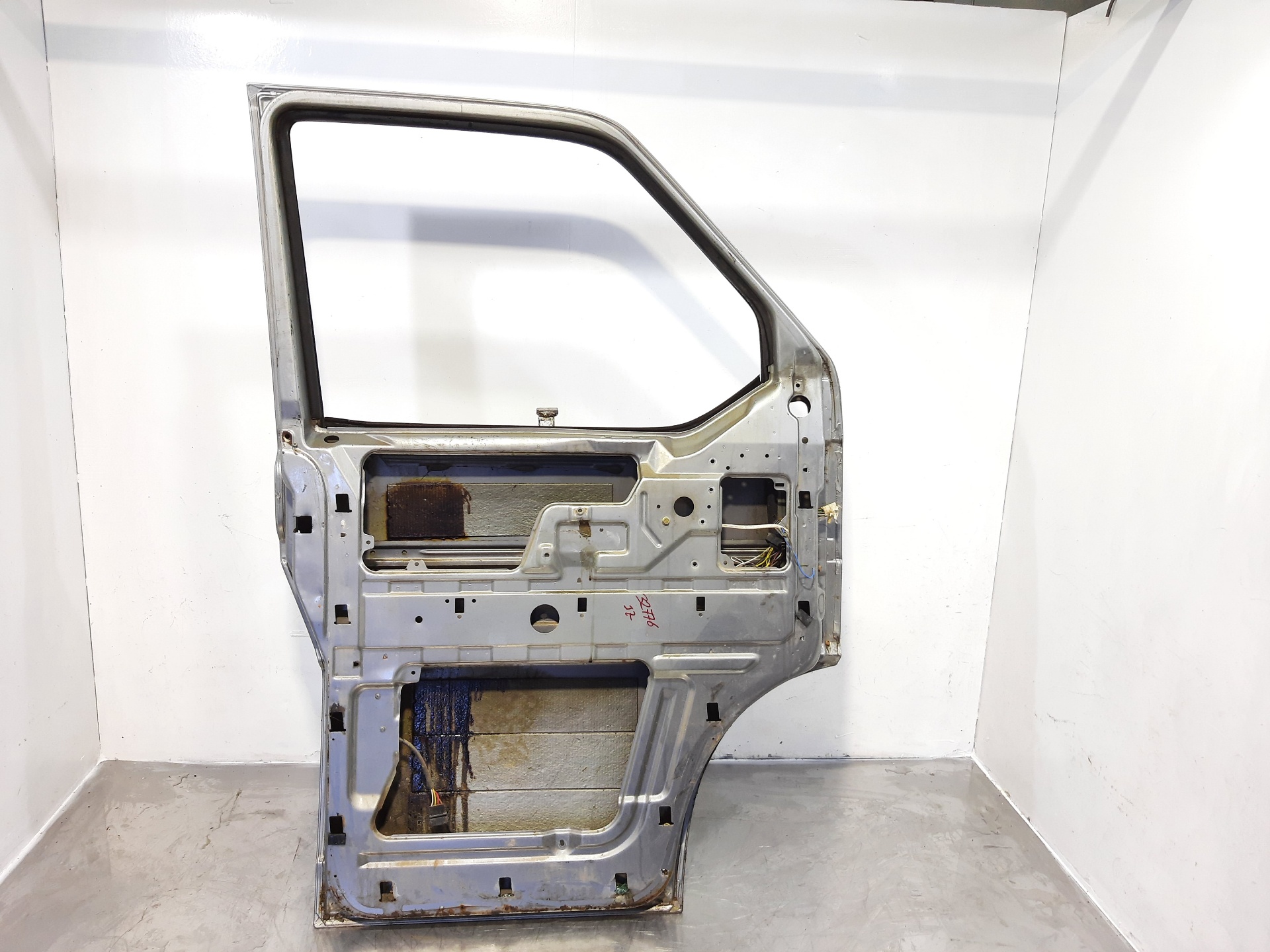 VOLKSWAGEN Transporter T4 (1990-2003) Front Left Door 701831055H 24144199