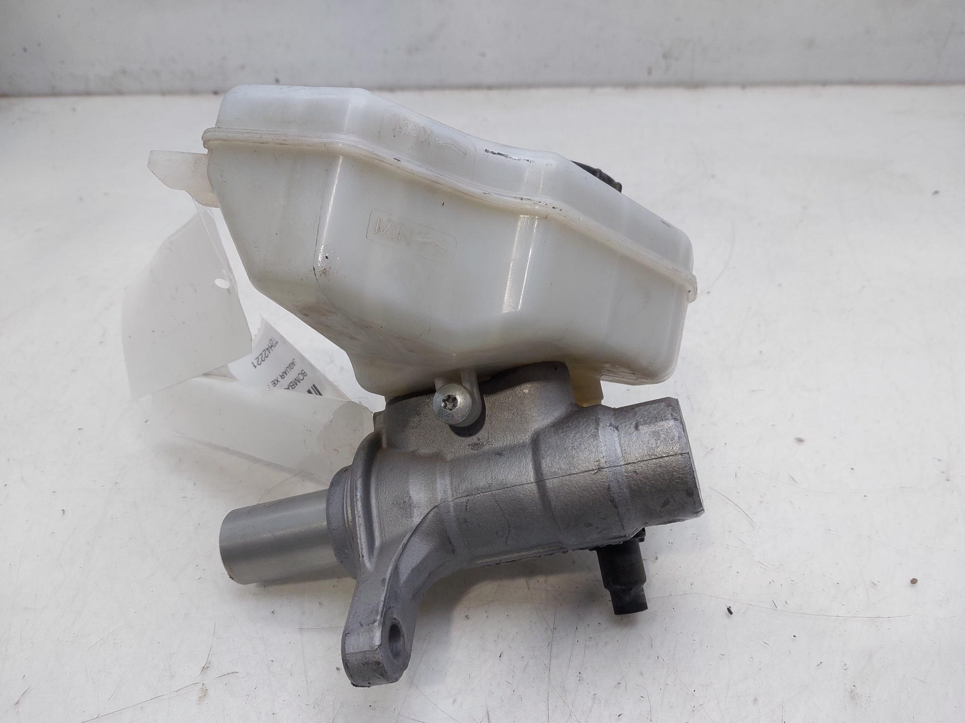 JAGUAR XE 1 generation (2014-2024) Brake Cylinder T2H42221 25007347