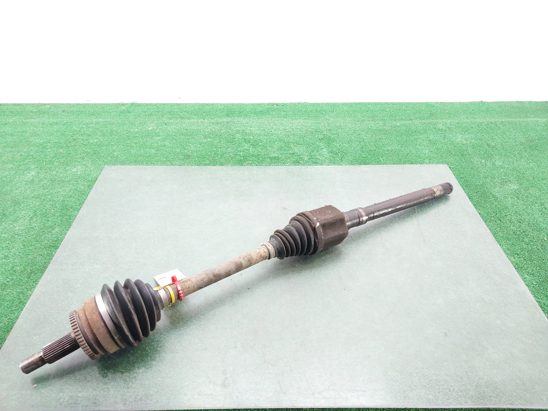 LAND ROVER Discovery 3 generation (2004-2009) Front Right Driveshaft LR071930 25178551