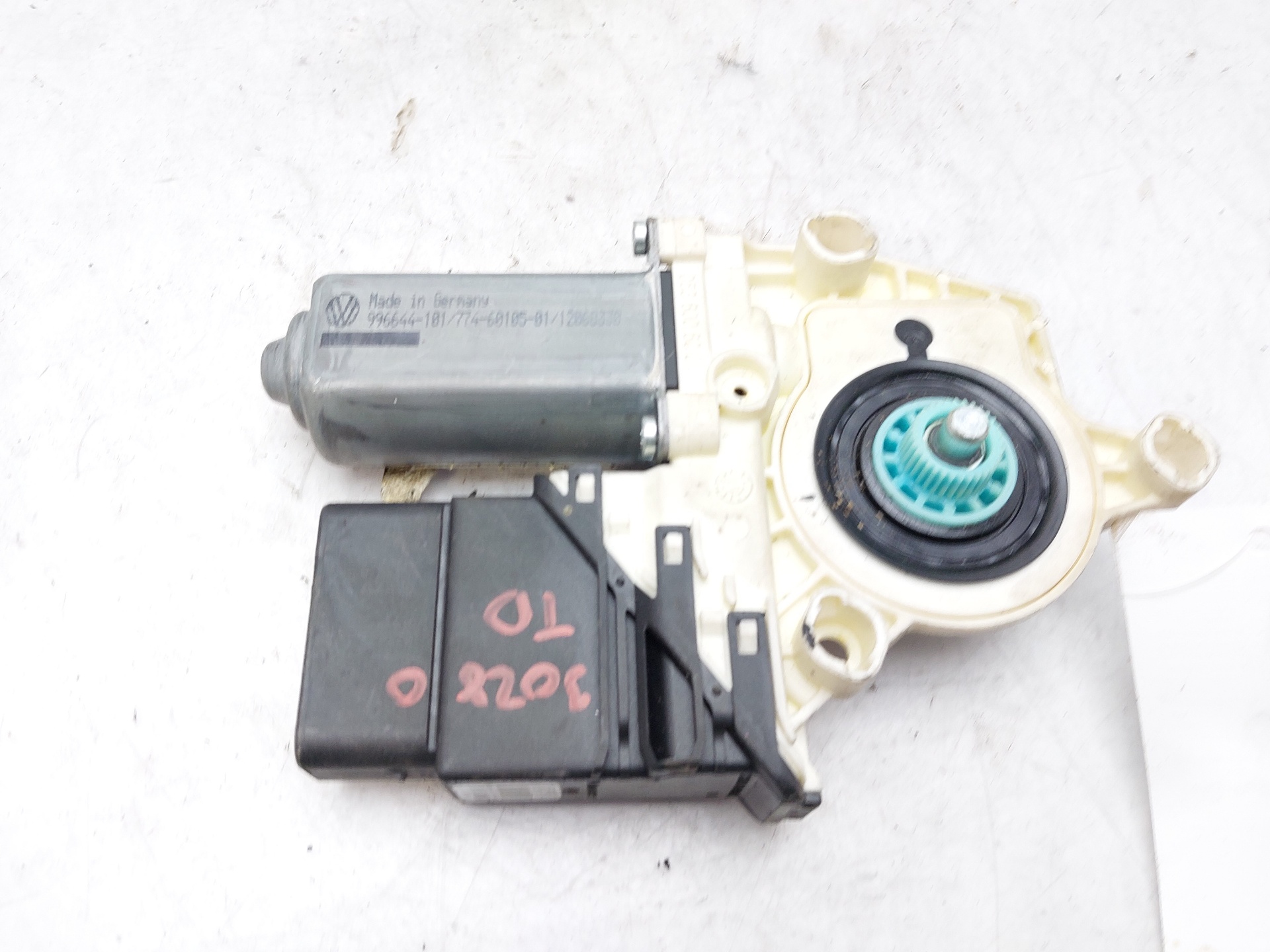 SKODA Octavia 2 generation (2004-2013) Moteur de commande de vitre de porte arrière droite 1K0959704 22485500