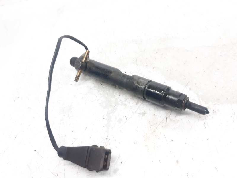 SEAT Cordoba 1 generation (1993-2003) Injector de combustibil 038130201F 18639095