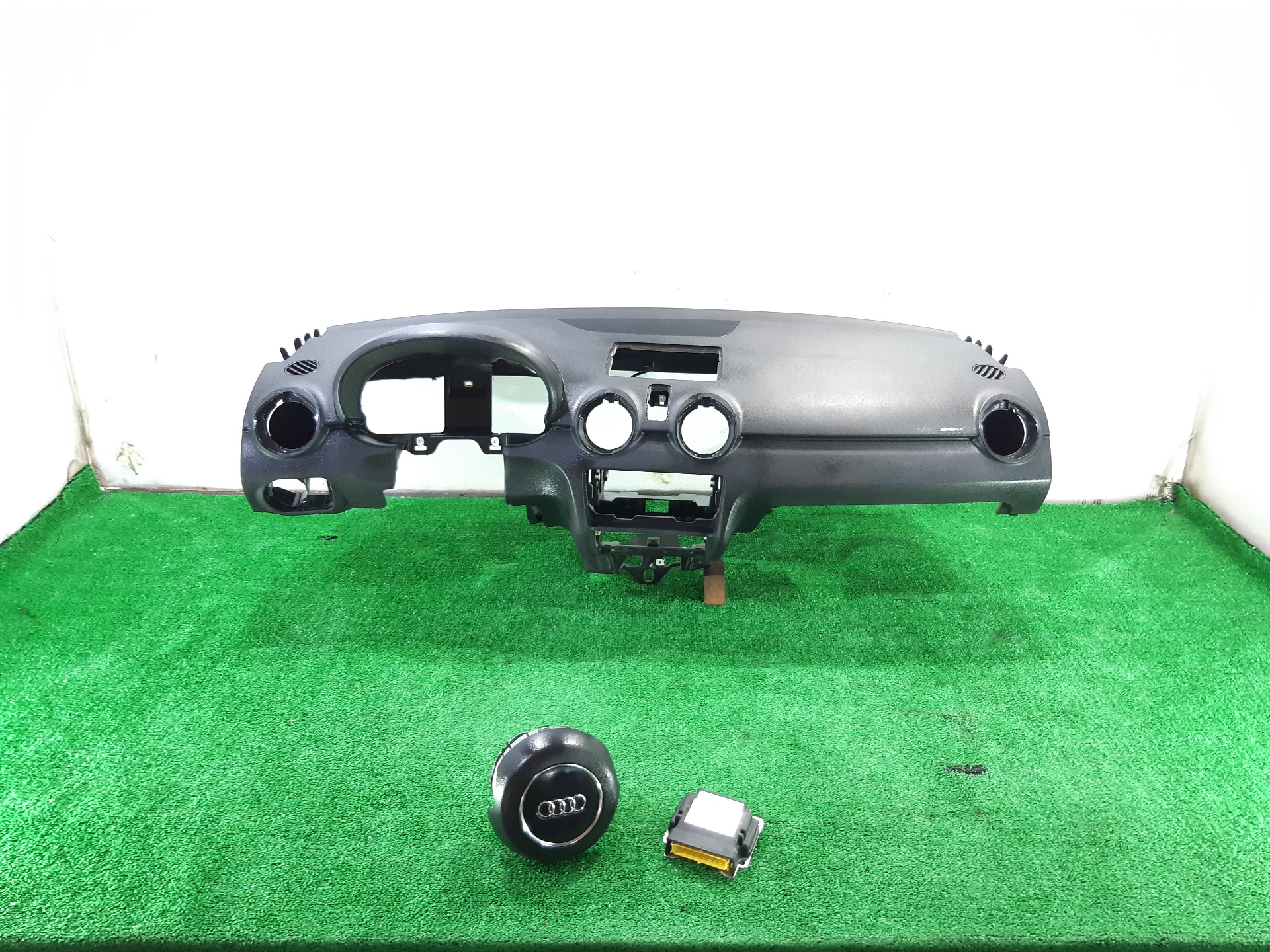 AUDI A1 8X (2010-2020) Altă piesă 8X1857067 24947999