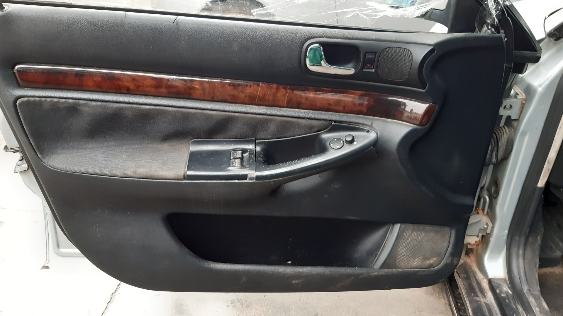 AUDI Front Left Door Exterior Handle 4A0837205D 24129330