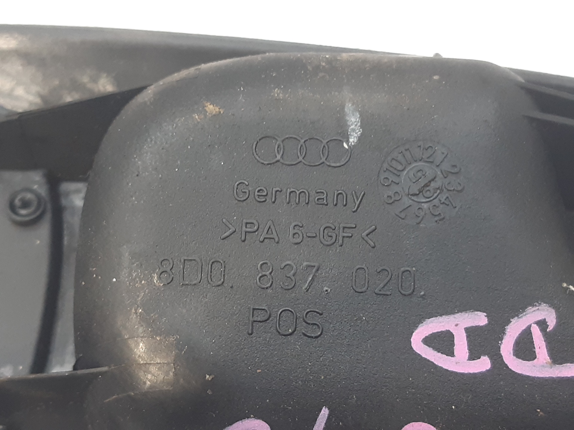 AUDI A4 B5/8D (1994-2001) Другие внутренние детали 8D0837020 20148108