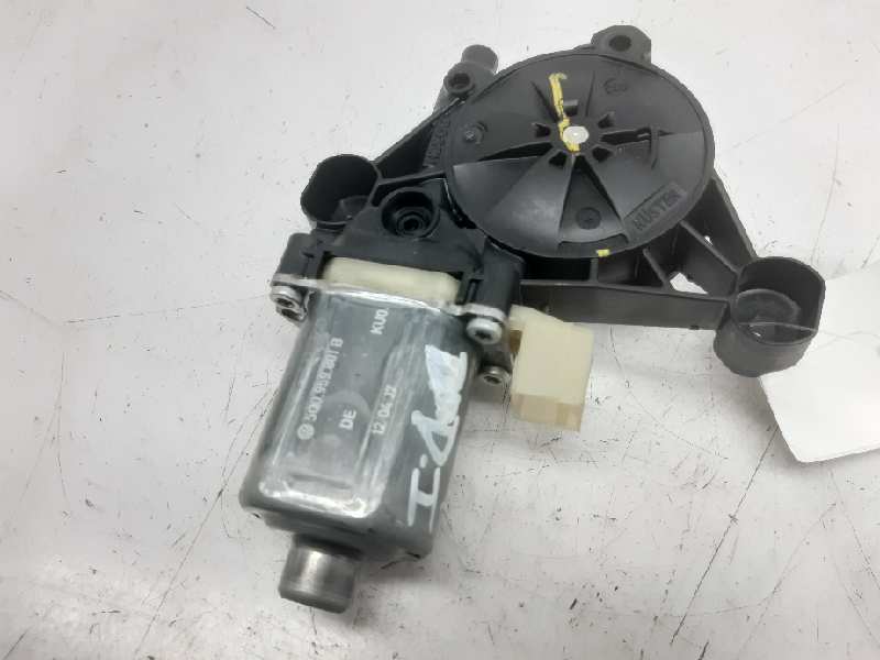 SEAT Ateca 1 generation (2016-2024) Front Left Door Window Regulator Motor 5Q0959801B 18428796