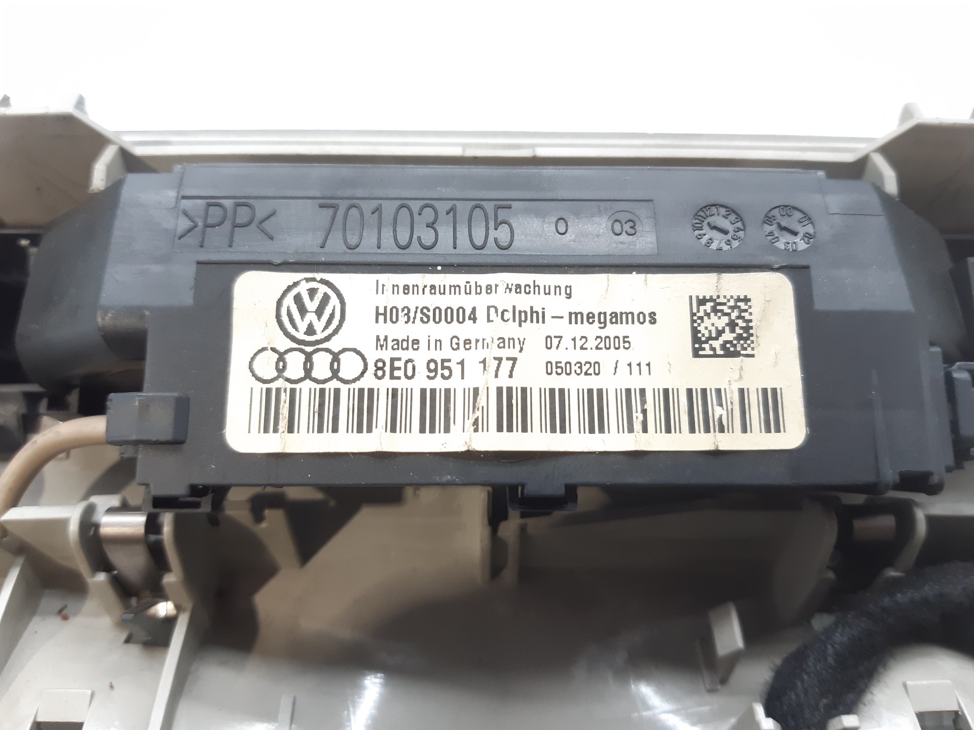 AUDI A4 B6/8E (2000-2005) Другие внутренние детали 8E0951177 24054643