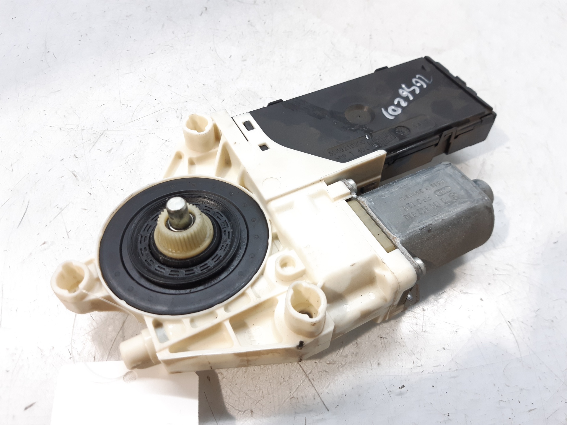 RENAULT Laguna 3 generation (2007-2015) Motor regulator geam ușă stânga față 807310002R 18775887