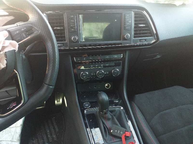 SEAT Ateca 1 generation (2016-2024) Front Left Door Window Regulator Motor 0130822717 18483722