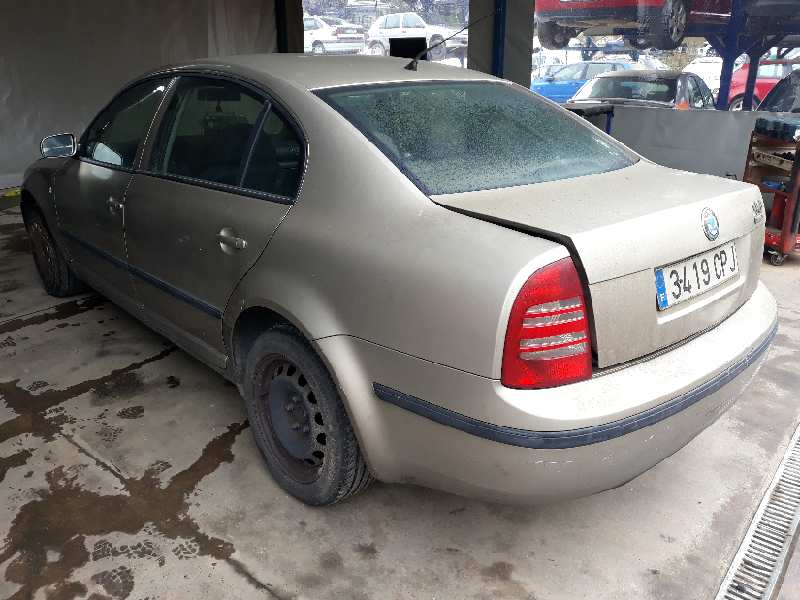 SKODA Superb 1 generation (2001-2008) Priekinė kairė stebulė 8D0407257AM 22483185