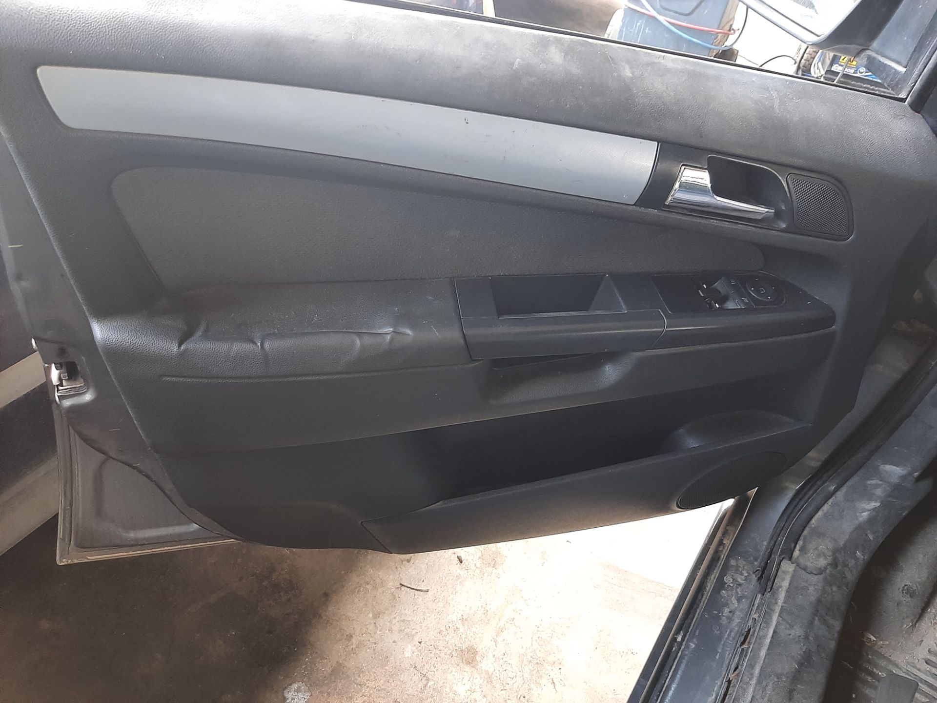 OPEL Zafira B (2005-2010) Saugiklių dėžė 13206754 25696803