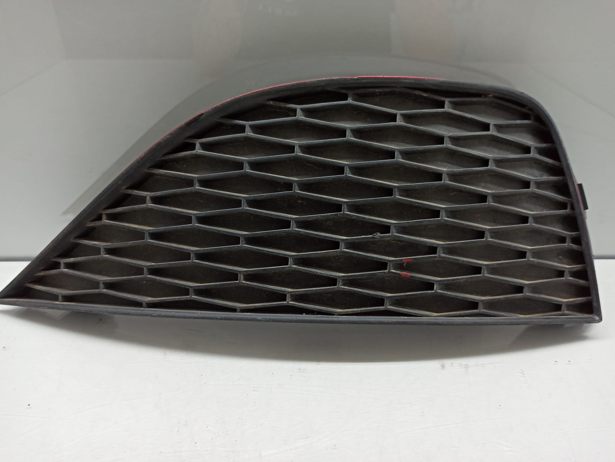 SEAT Cordoba 2 generation (1999-2009) Front Left Grill 6J0853665 22465055