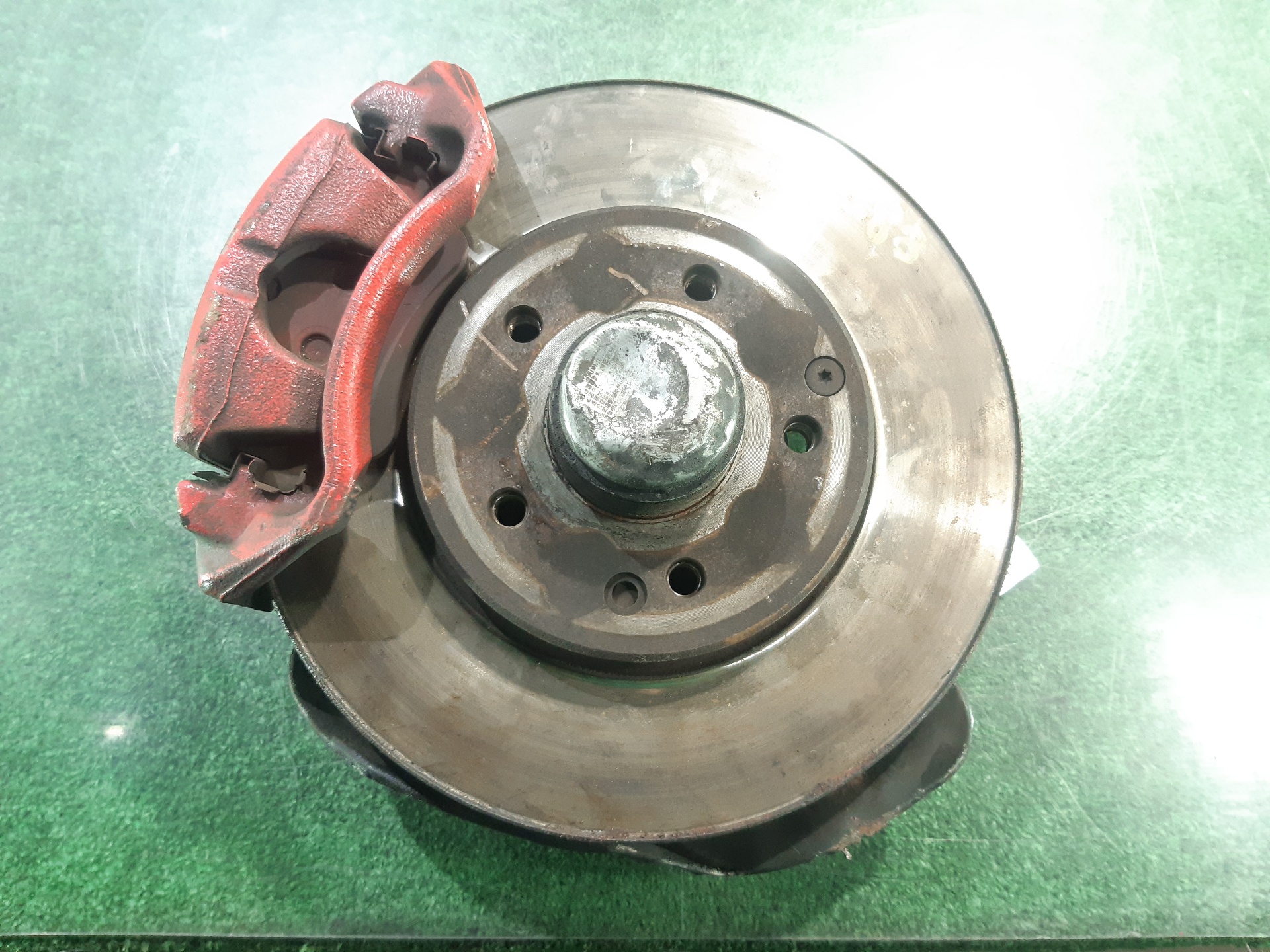 MERCEDES-BENZ C-Class W203/S203/CL203 (2000-2008) Front Left Wheel Hub 2043320101 18668568