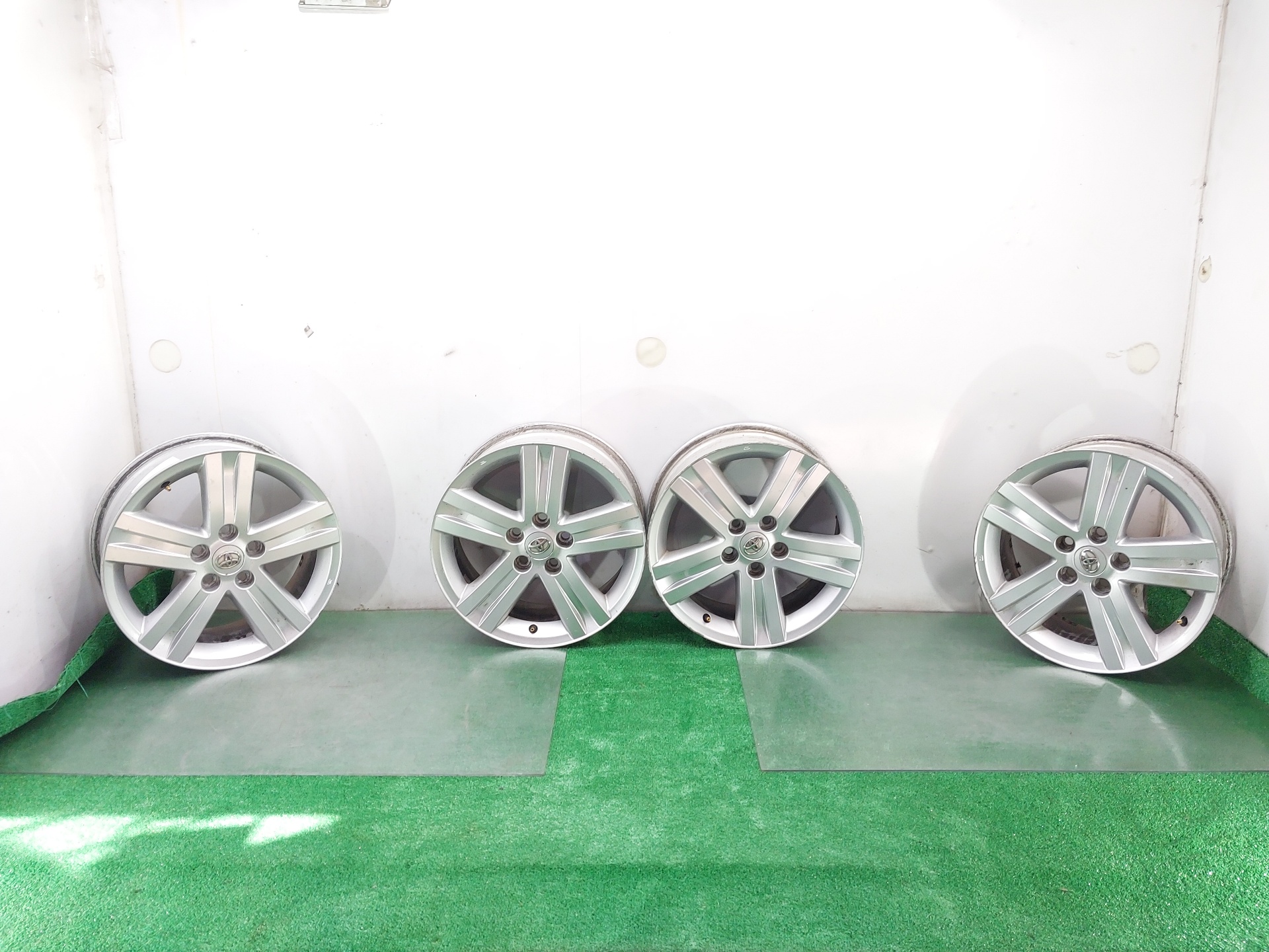 TOYOTA Auris 1 generation (2006-2012) Wheel Set R17 24133734