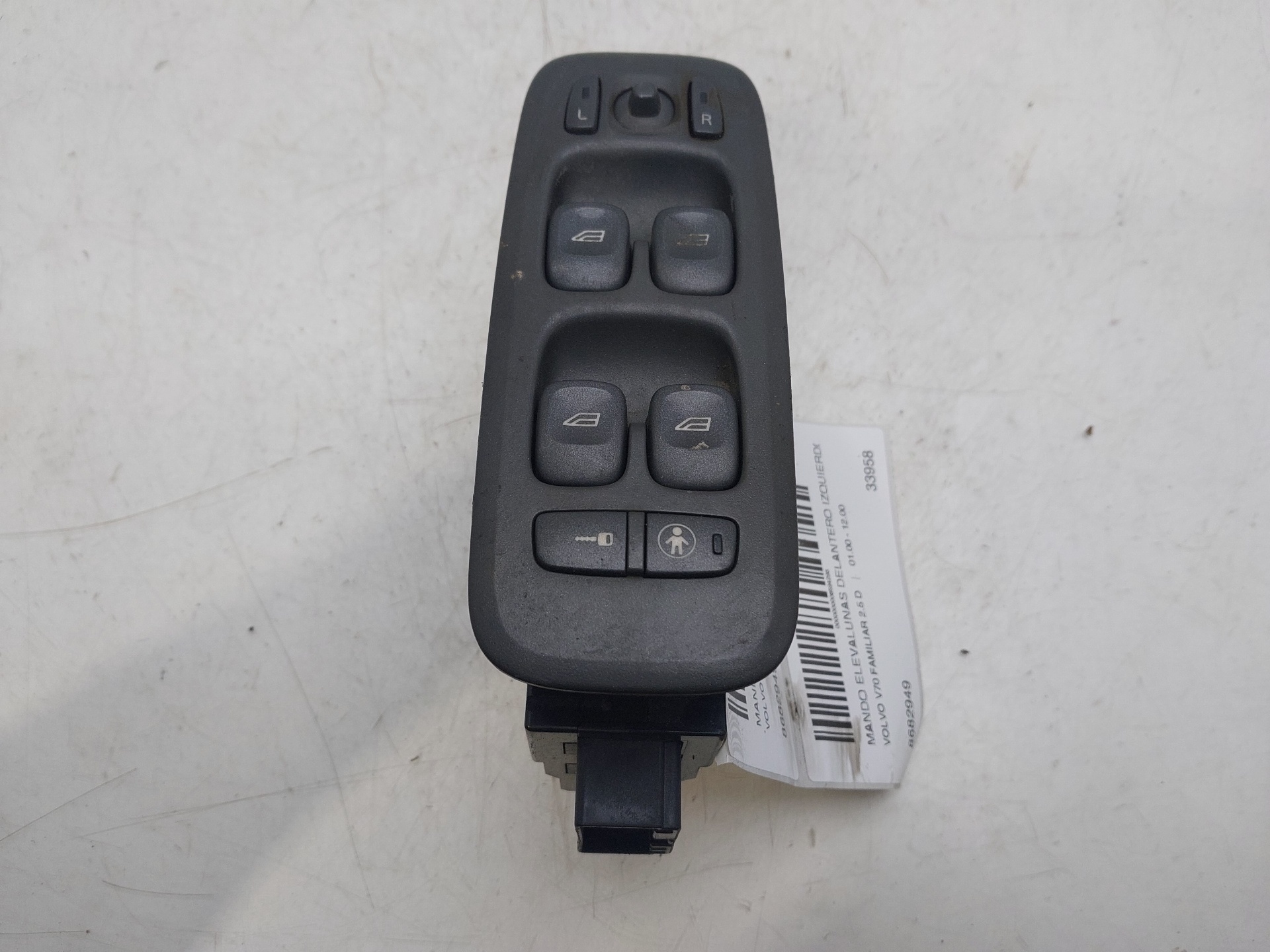 VOLVO V70 2 generation (2000-2008) Commutateur de fenêtre de porte avant gauche 8682949 24759664