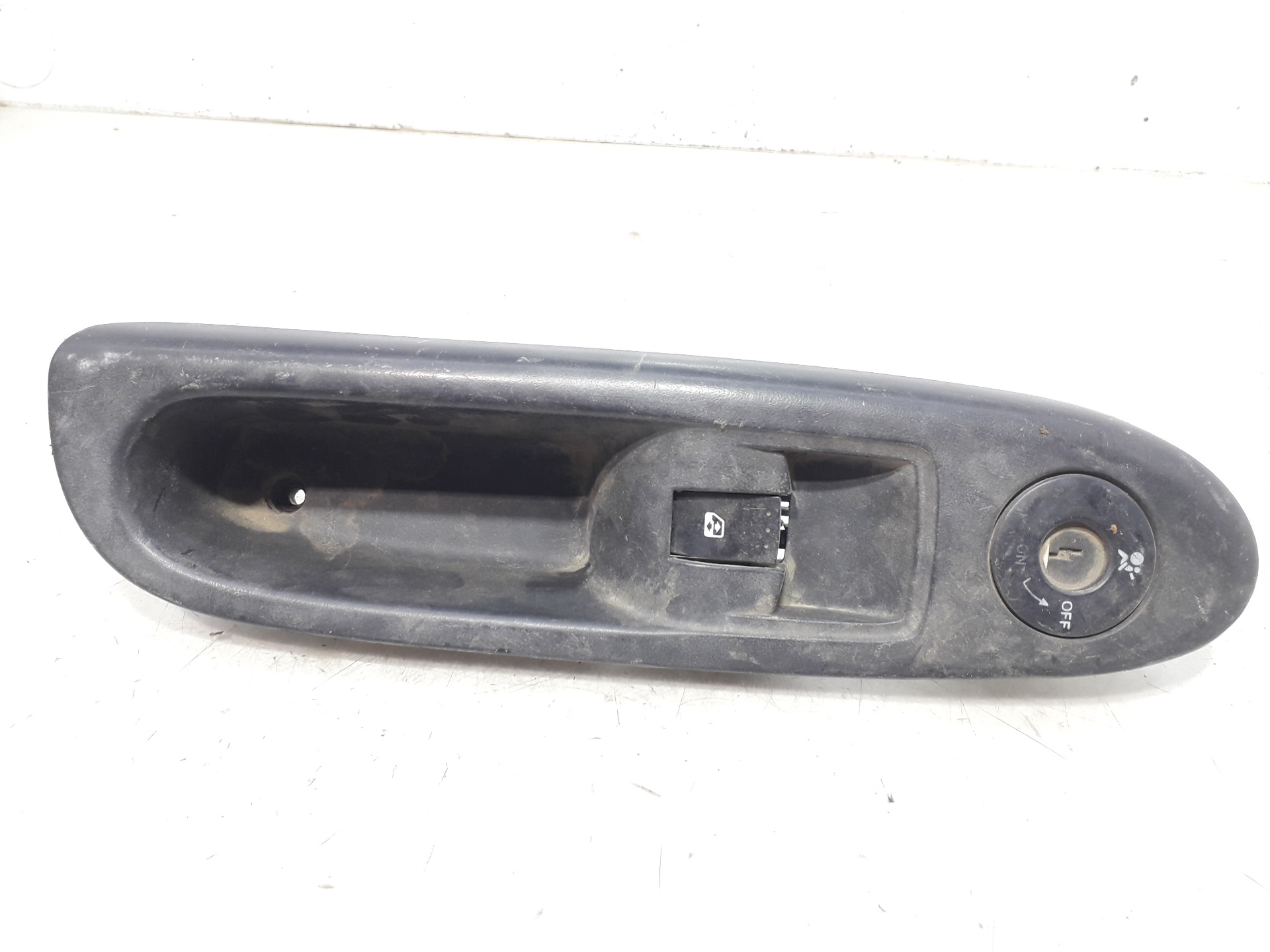 RENAULT Clio 2 generation (1998-2013) Oikean etuoven ikkunan kytkin 8200084005 18782277