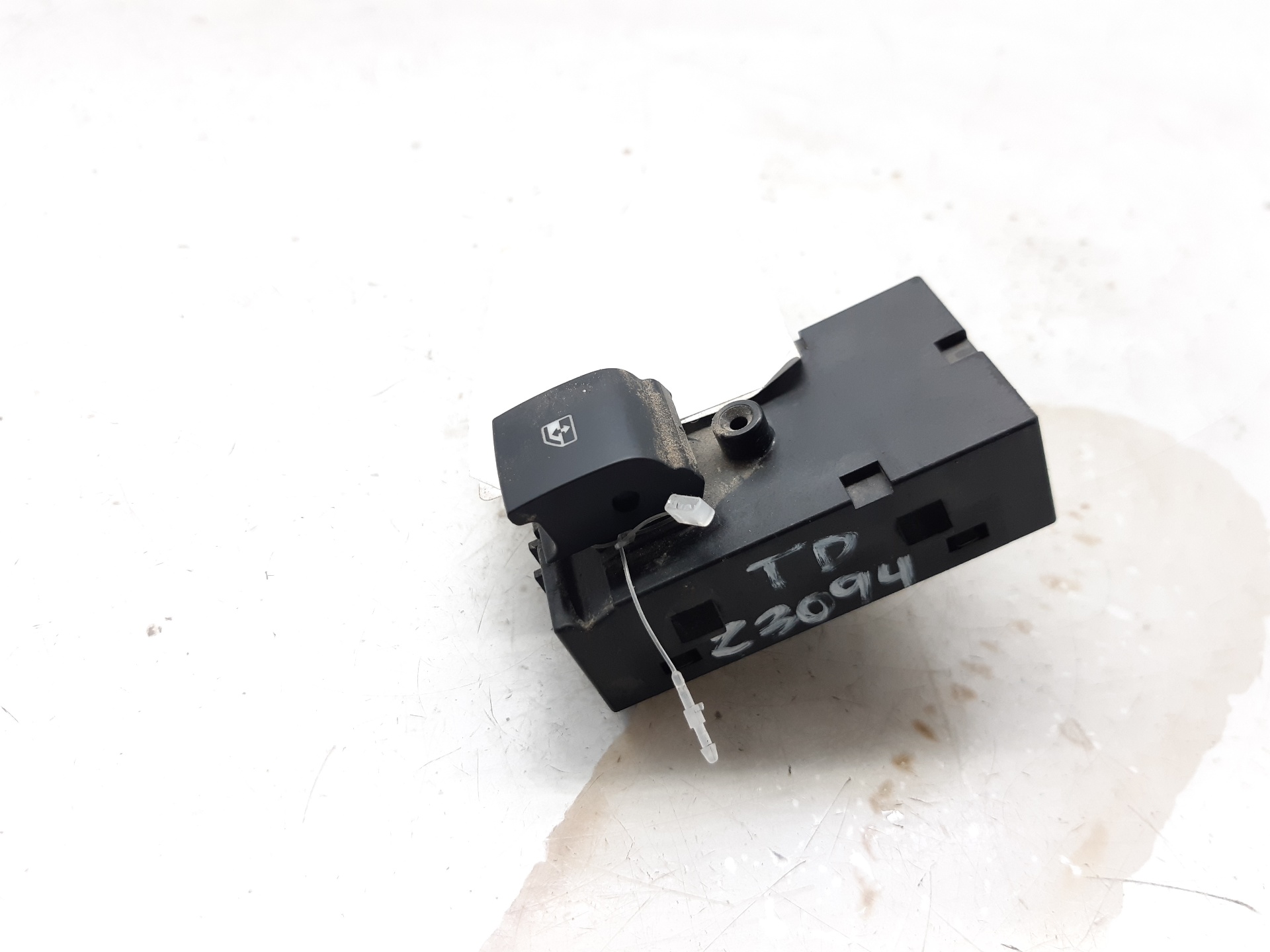 OPEL Astra J (2009-2020) Rear Right Door Window Control Switch 13301888 24128980