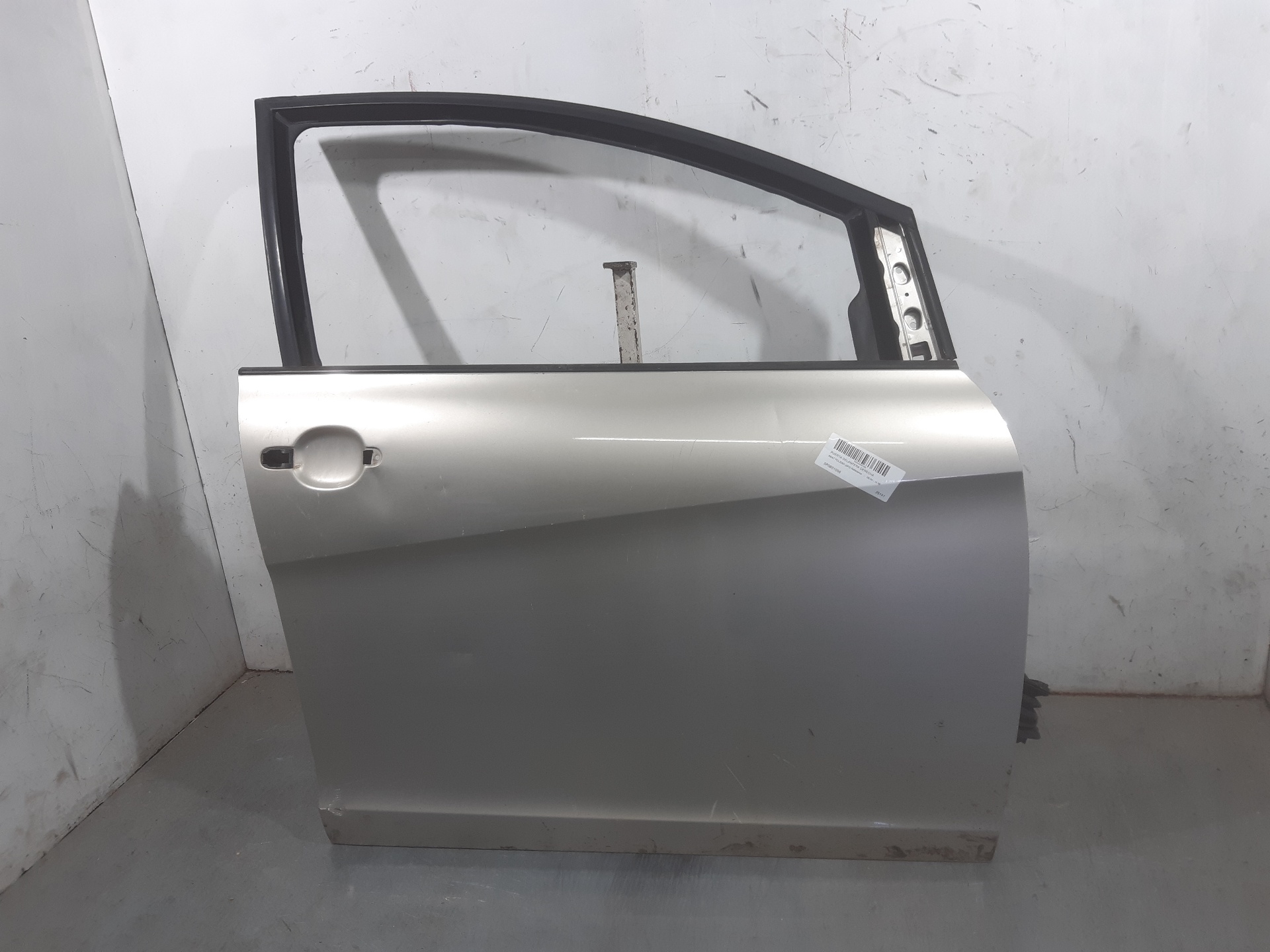 SEAT Toledo 3 generation (2004-2010) Front Right Door 5P0831056 18731051