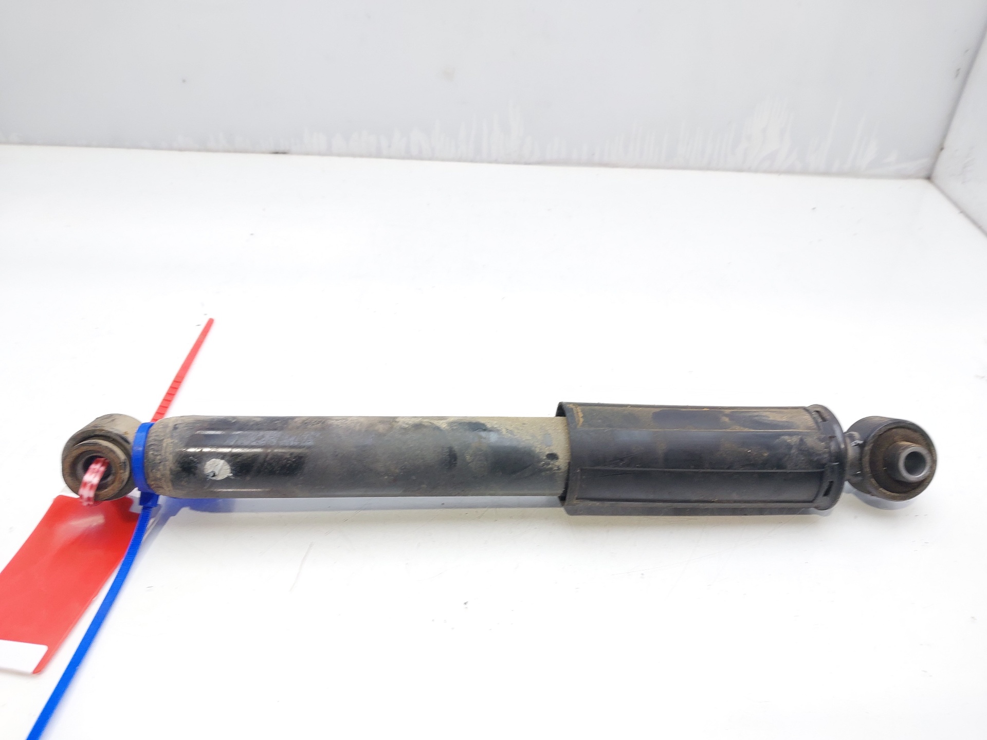 KIA Rio 3 generation (2011-2017) Rear Right Shock Absorber 553001W001 18795936