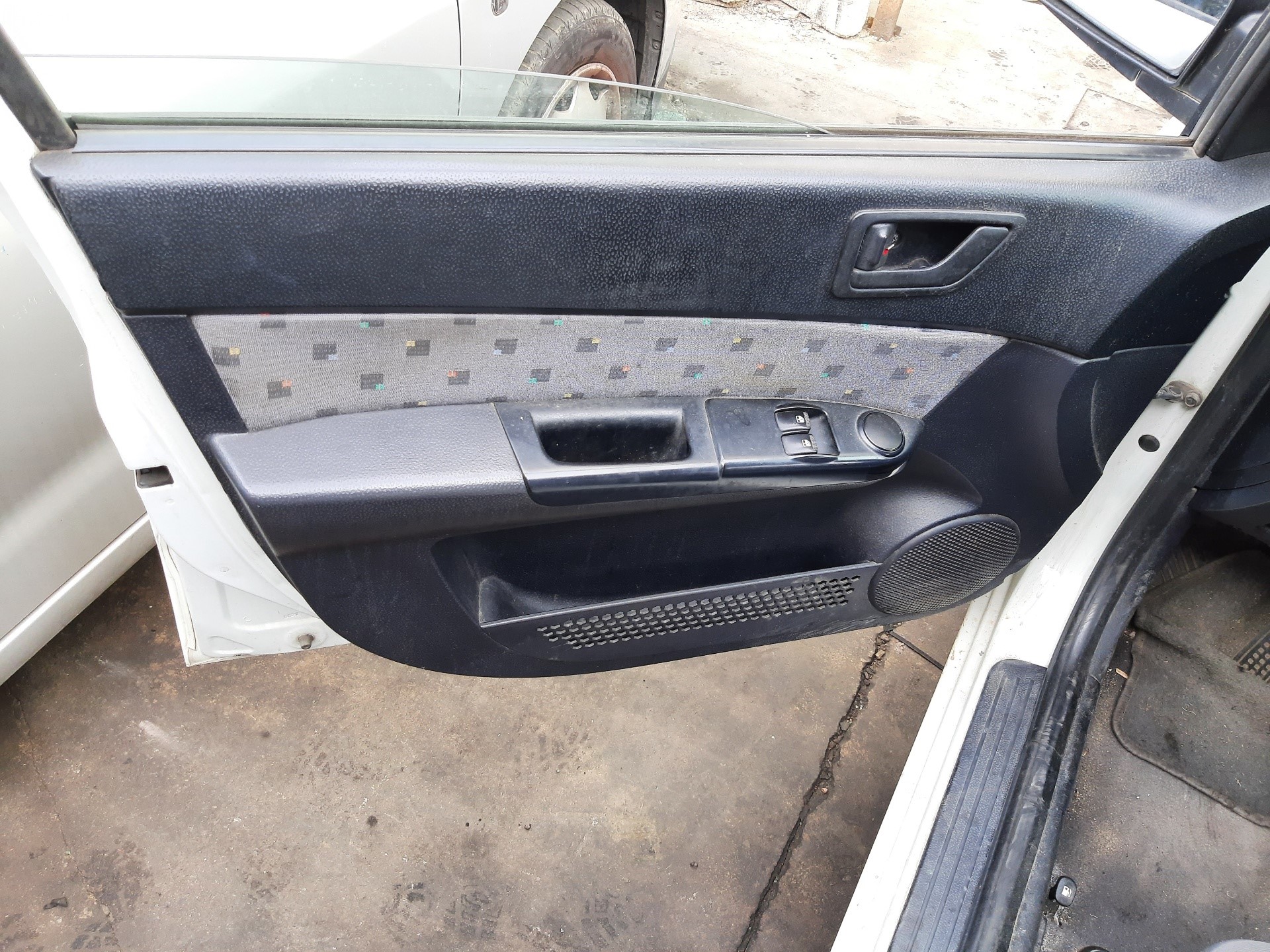 HYUNDAI Getz 1 generation (2002-2011) Center Console 847421C050 24759012