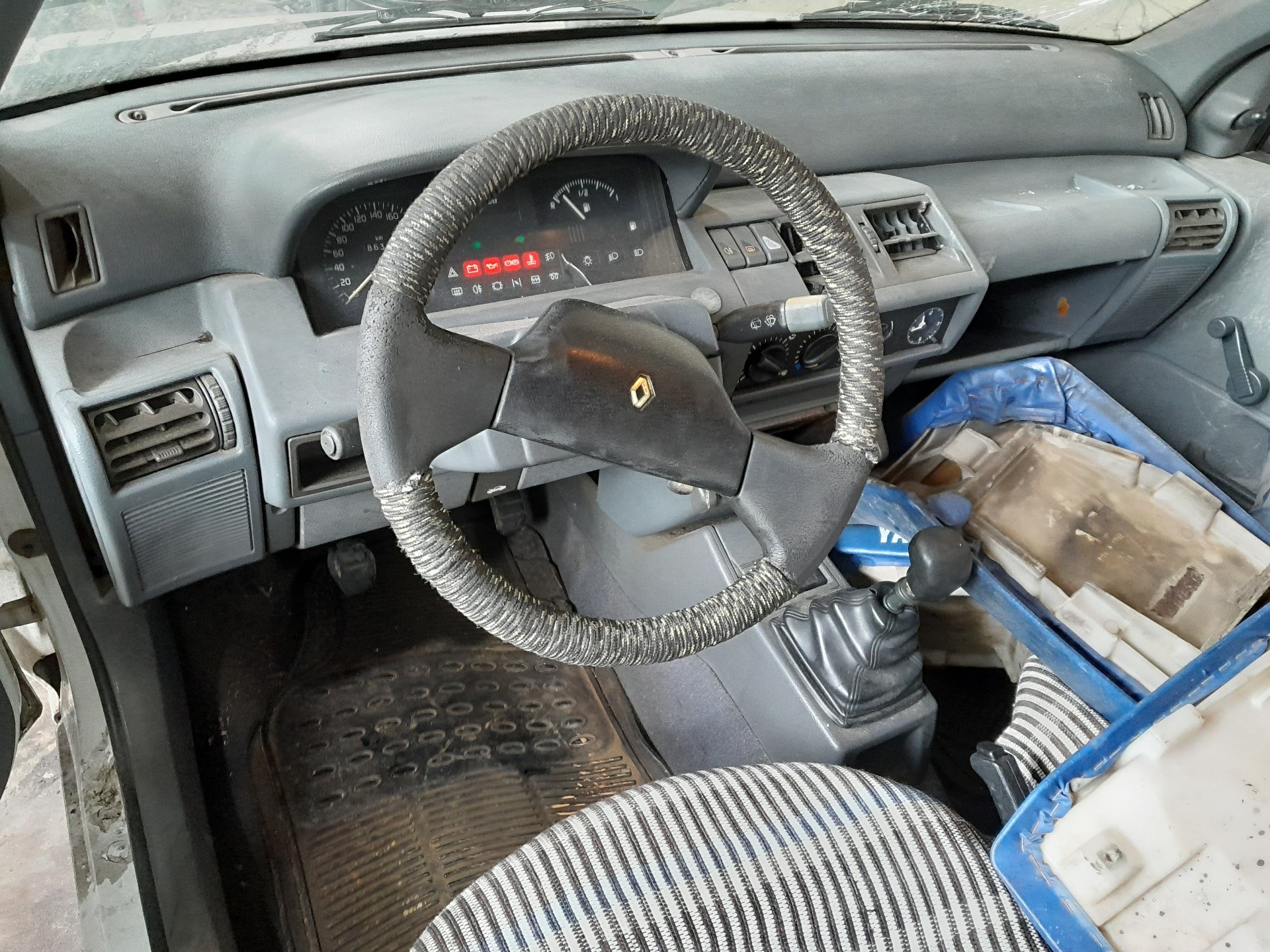 RENAULT Clio 1 generation (1990-1998) Бампер задний 7701466676 22465000