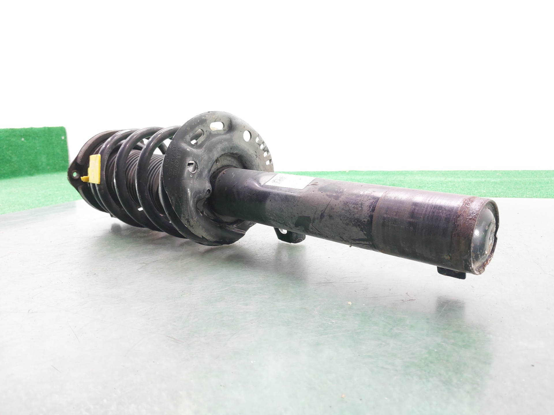 SKODA Yeti 1 generation (2009-2018) Front Right Shock Absorber 3C0413031AT 23080232