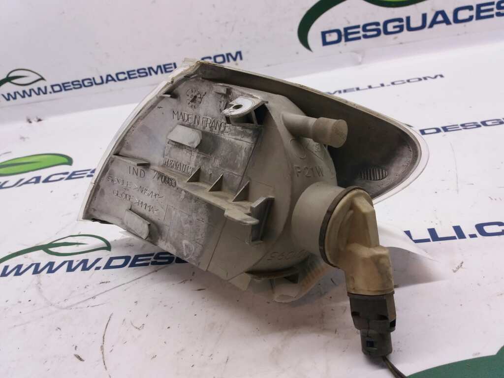 RENAULT Megane 2 generation (2002-2012) Clignotant d'aile avant droit 7700831467 20192371