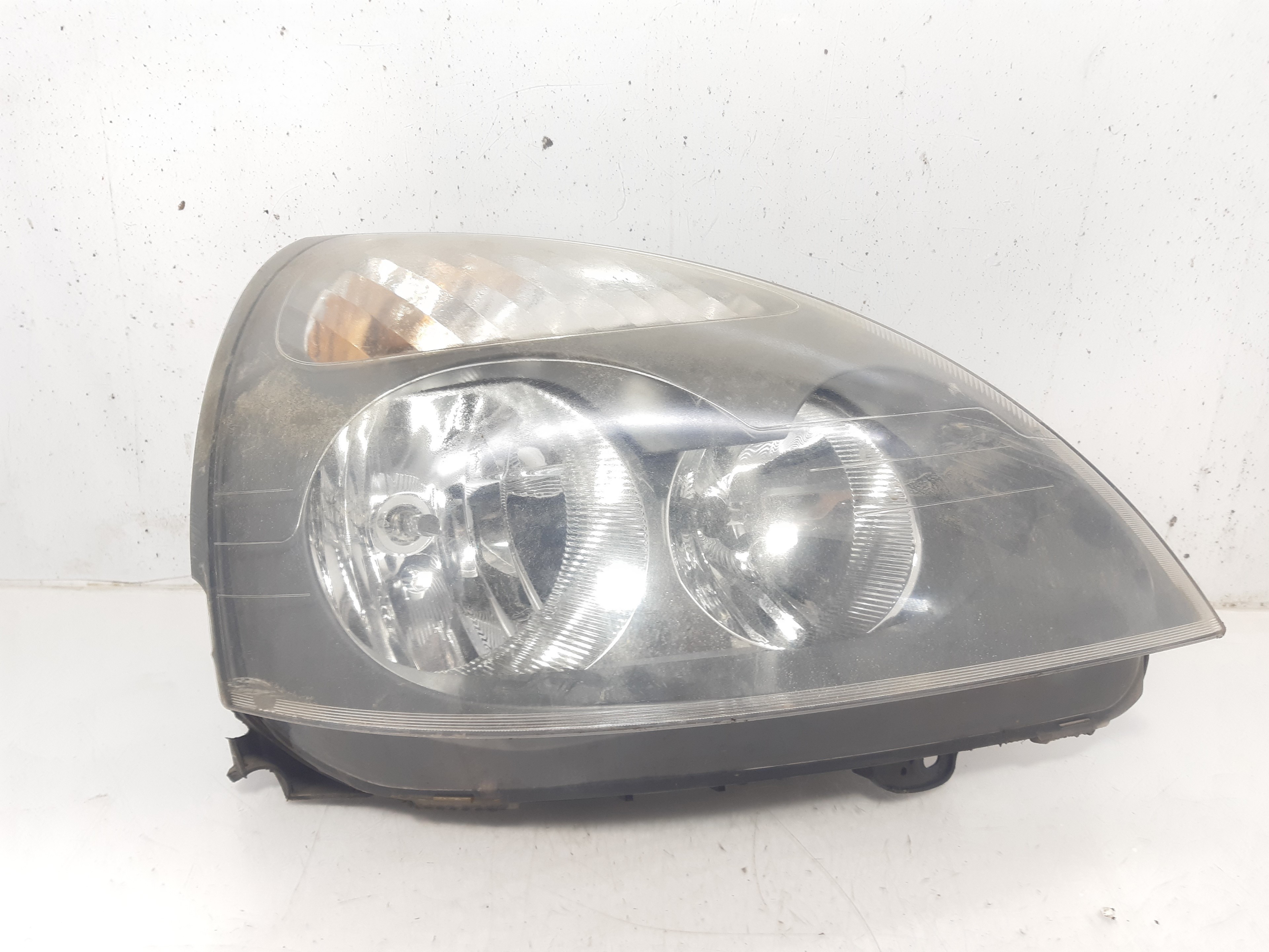 RENAULT Clio 2 generation (1998-2013) Front Right Headlight 15601800 22304272
