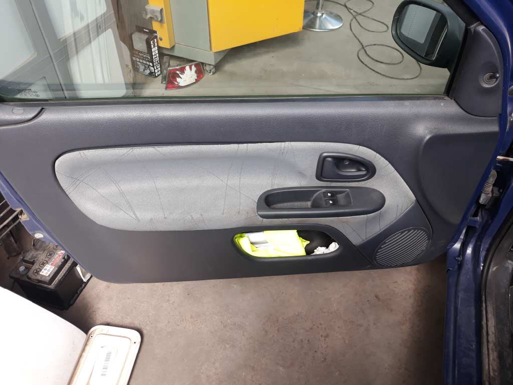 RENAULT Clio 2 generation (1998-2013) Front Left Door Exterior Handle 7700433075 20195328