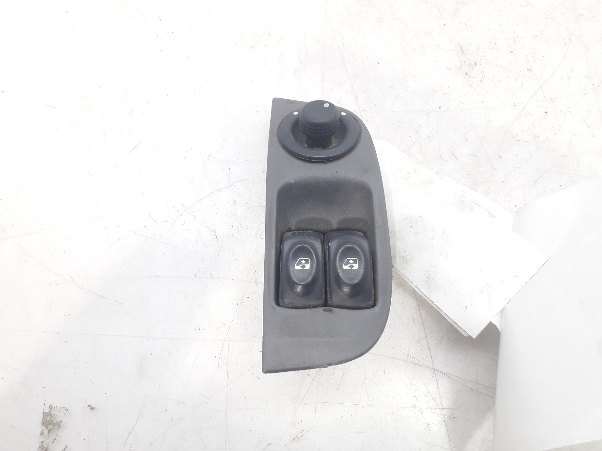 RENAULT Megane 1 generation (1995-2003) Кнопка стеклоподъемника передней левой двери 7700429070 24061654