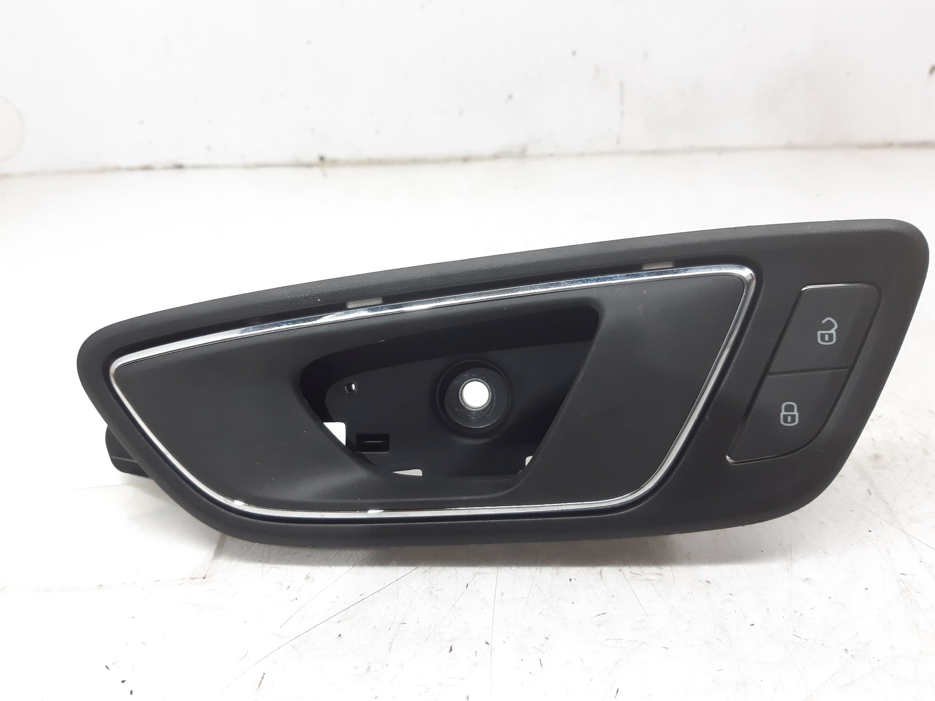 SEAT Leon 3 generation (2012-2020) Front Left Door Interior Handle Frame 5F1837113A 18690468