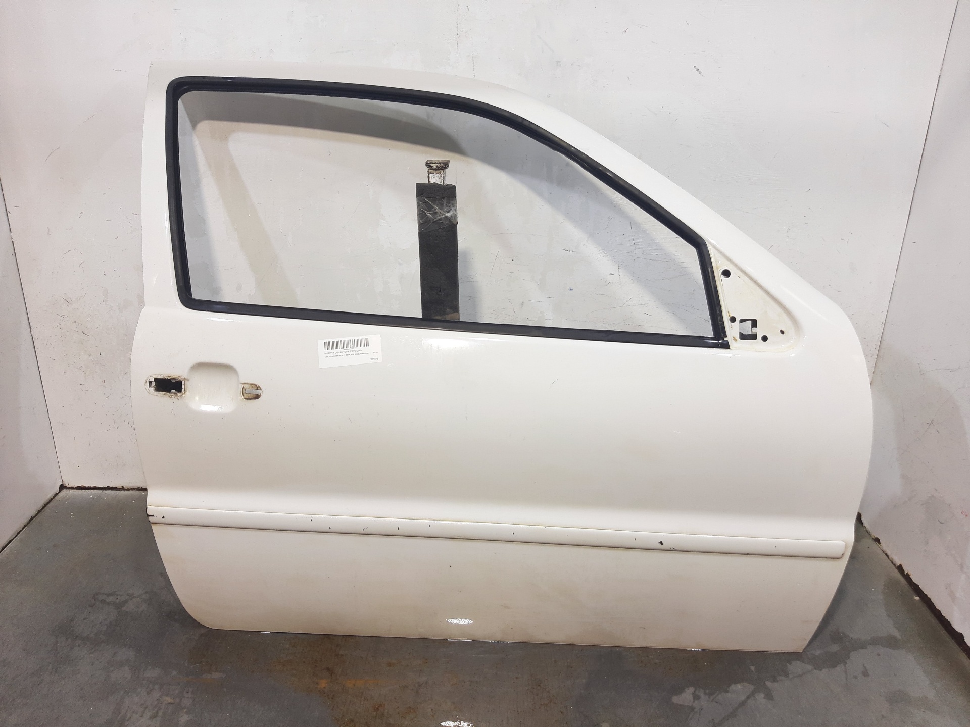 NISSAN Polo 3 generation (1994-2002) Porte avant droite 6N3831056J 21643054