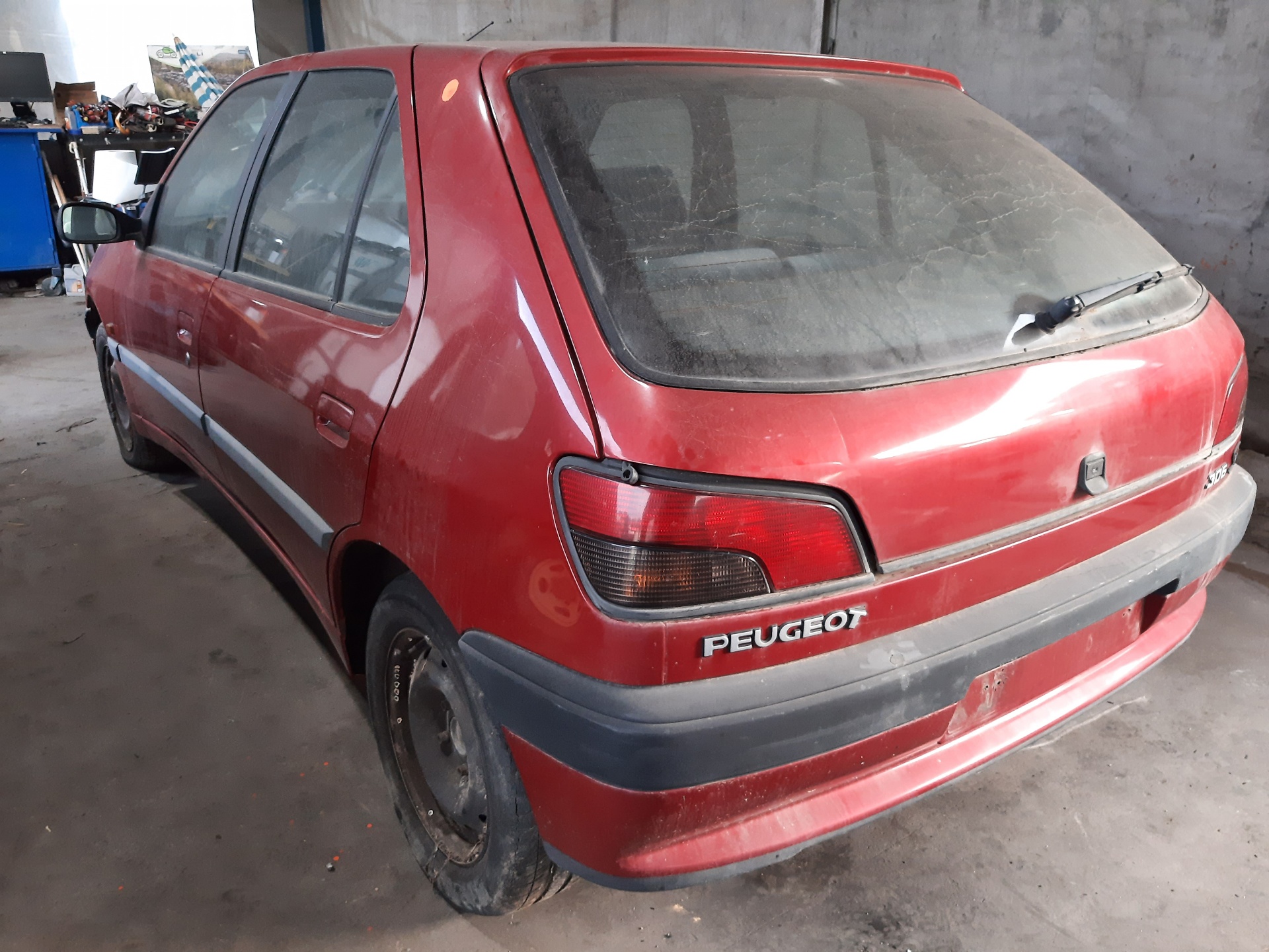 PEUGEOT 306 1 generation (1993-2002) Фара передняя левая 6204V7 18760496