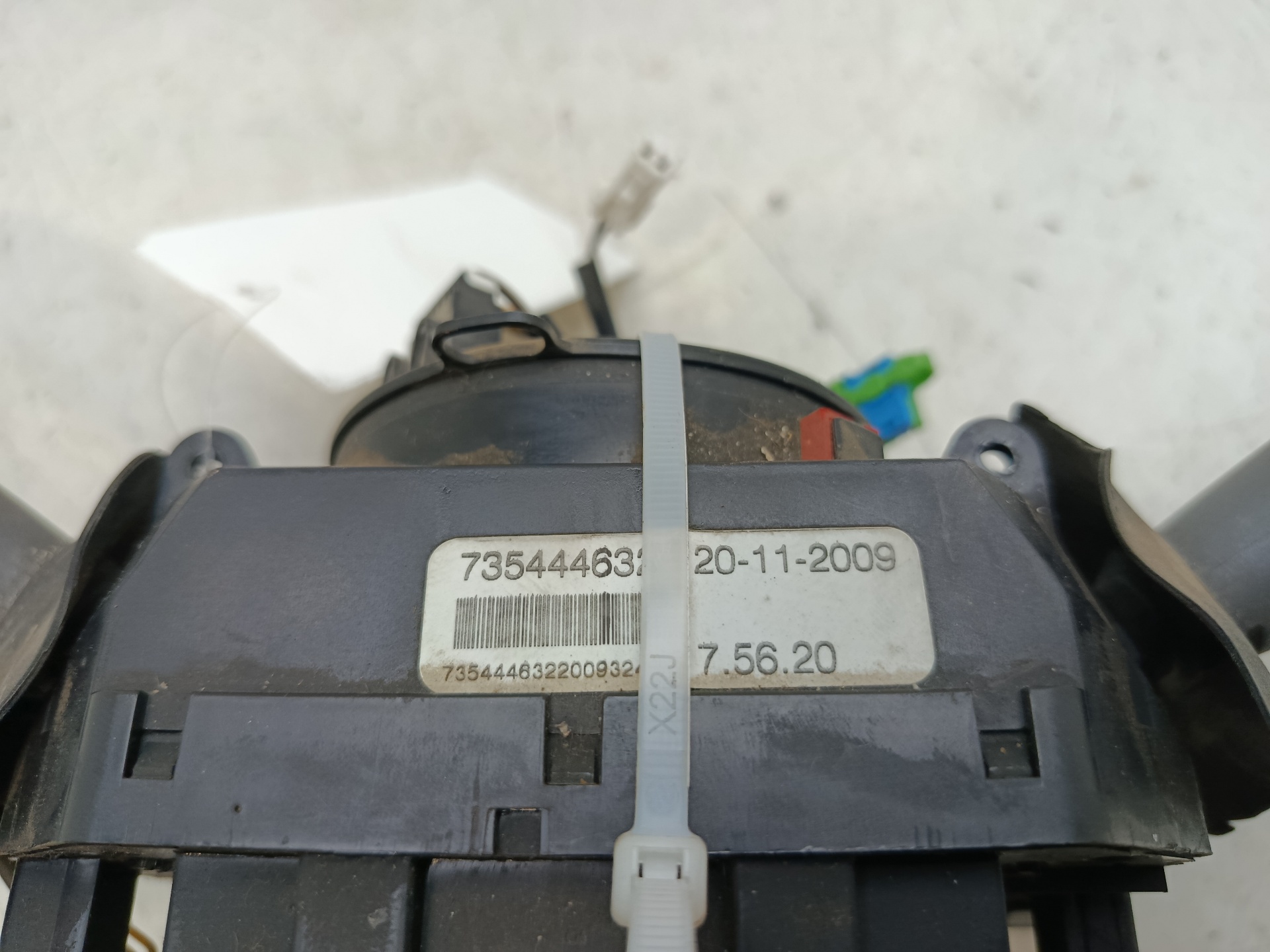 Commande volant 188A4000 735444632 de Fiat Panda / panda classic (169_) 2010-2013 con 180141 km - pieza usada