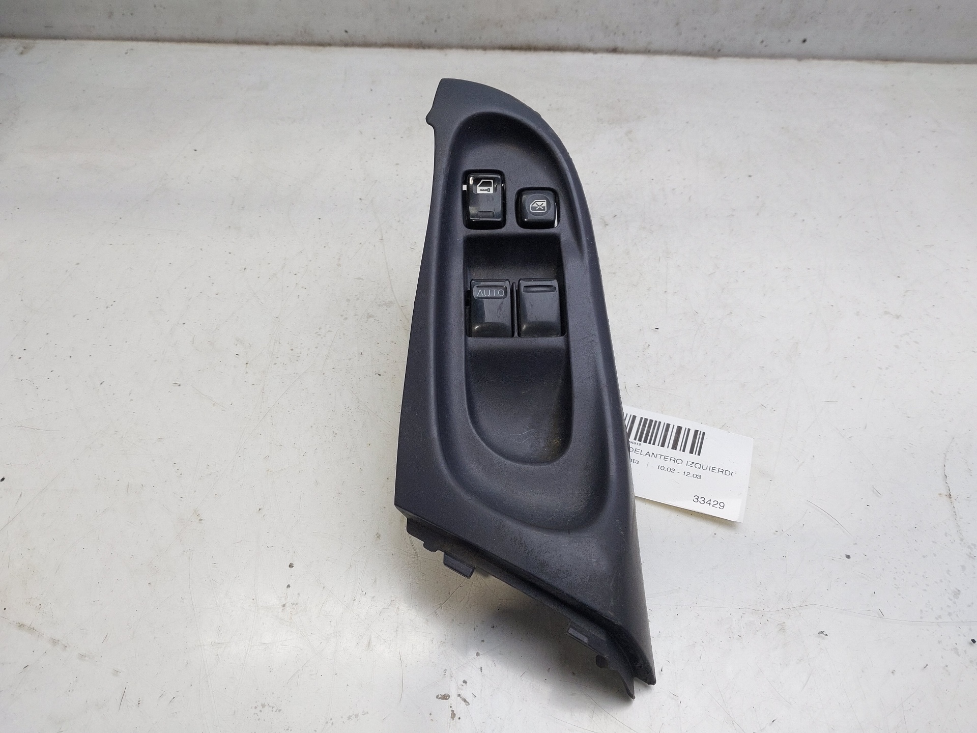 VAUXHALL Almera N16 (2000-2006) Кнопка стеклоподъемника передней левой двери 800961BM500 24145636