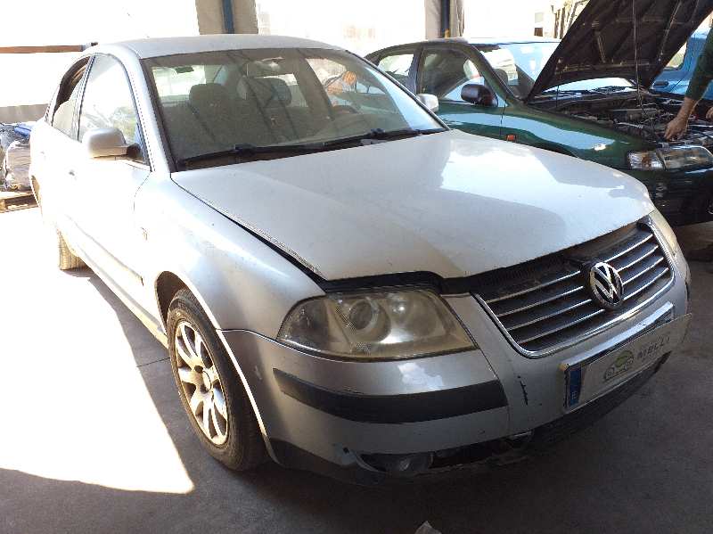 VOLKSWAGEN Passat B5 (1996-2005) Левая противотуманка переднего бампера 3B7941699A 20189177