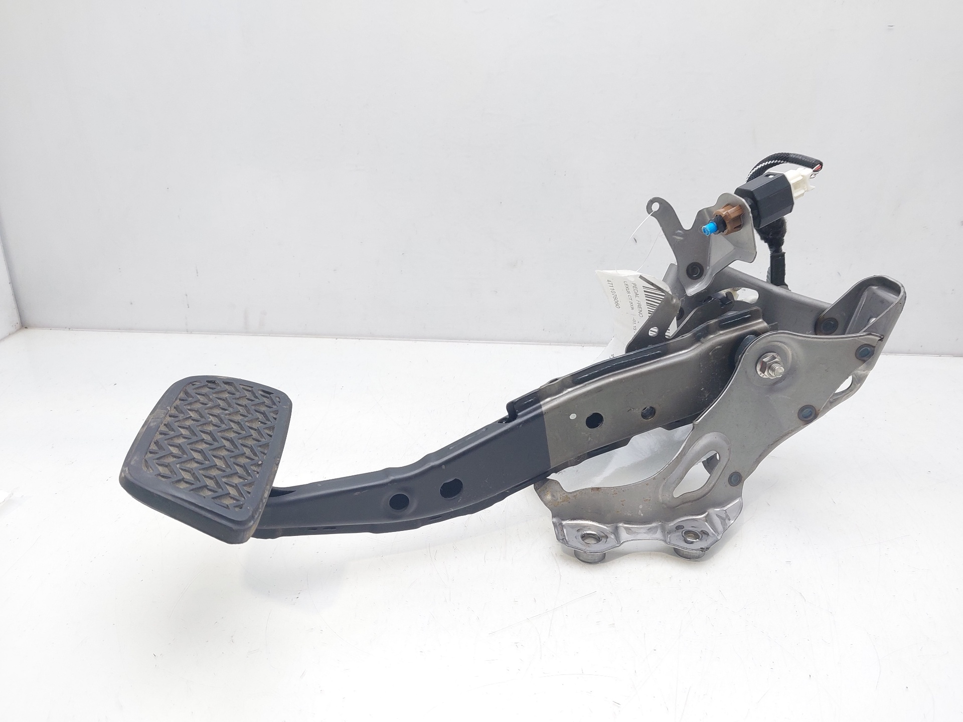 LEXUS CT 1 generation (2010-2024) Brake Pedal 4711076060 22561359