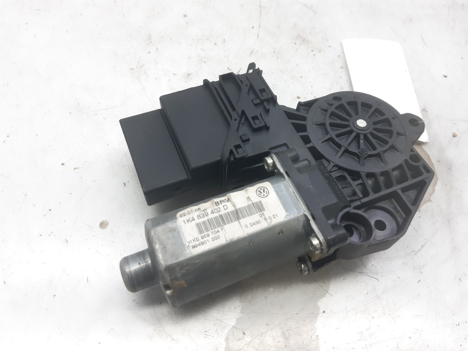 VOLKSWAGEN Golf 5 generation (2003-2009) Rear Right Door Window Control Motor 1K4839402D 18659147