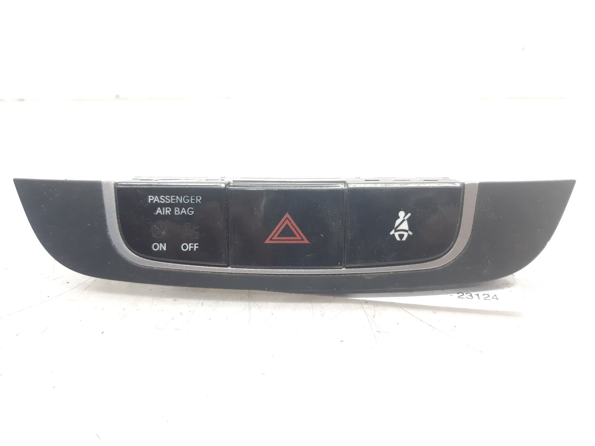 HYUNDAI Tucson 3 generation (2015-2021) Hazard button 847402S350 18671732