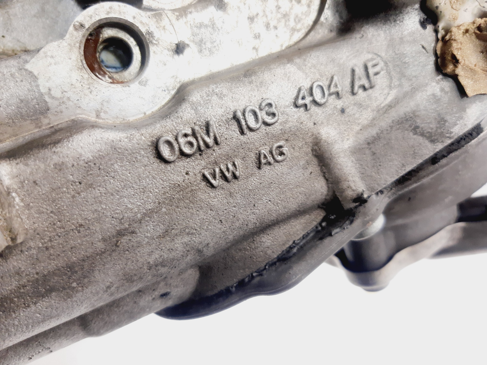 AUDI A4 B9/8W (2015-2024) Moottorin sylinterikansi 06M103404AF 25687712