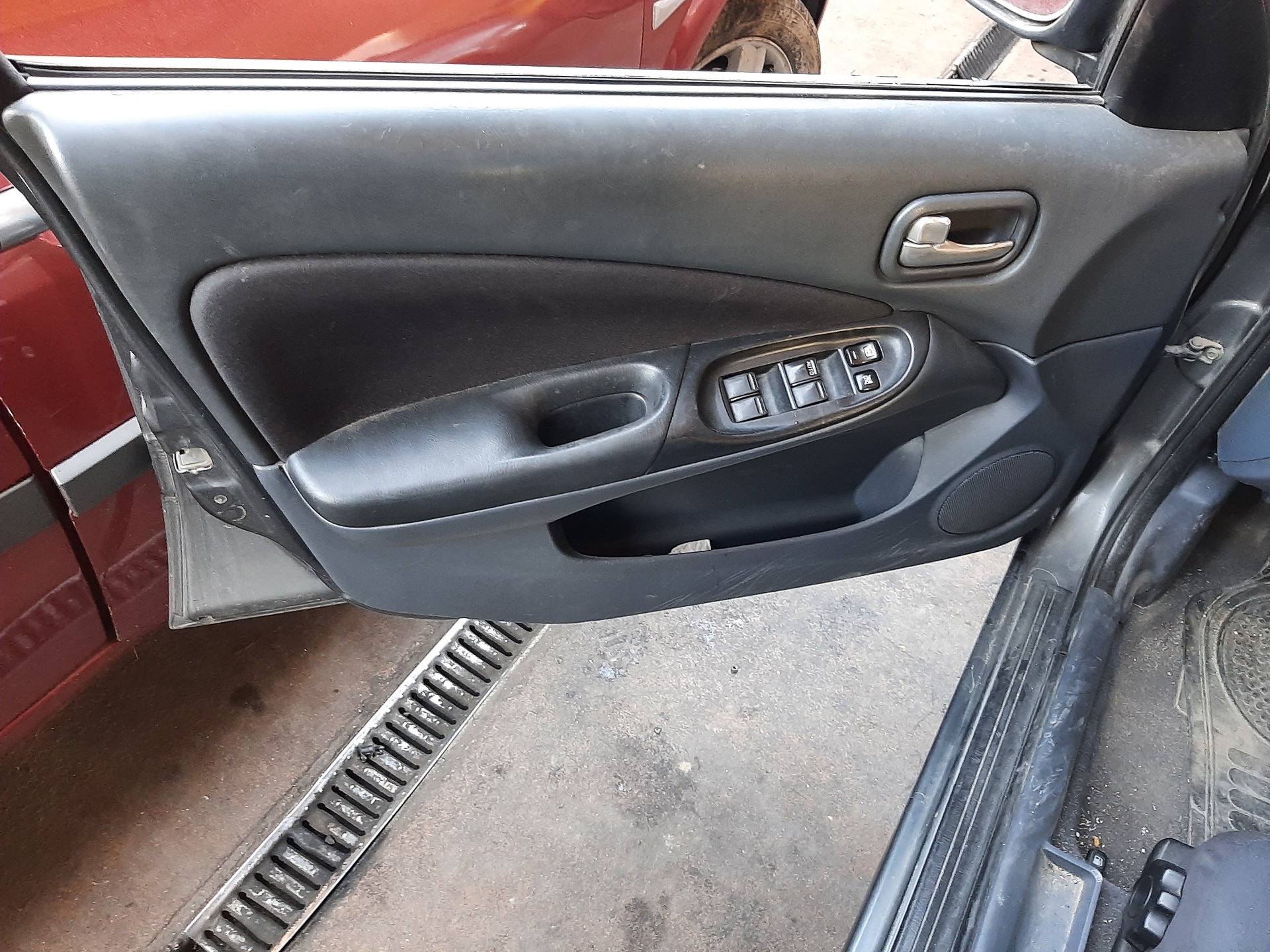 NISSAN Almera N16 (2000-2006) Другие внутренние детали 23780700 24759932