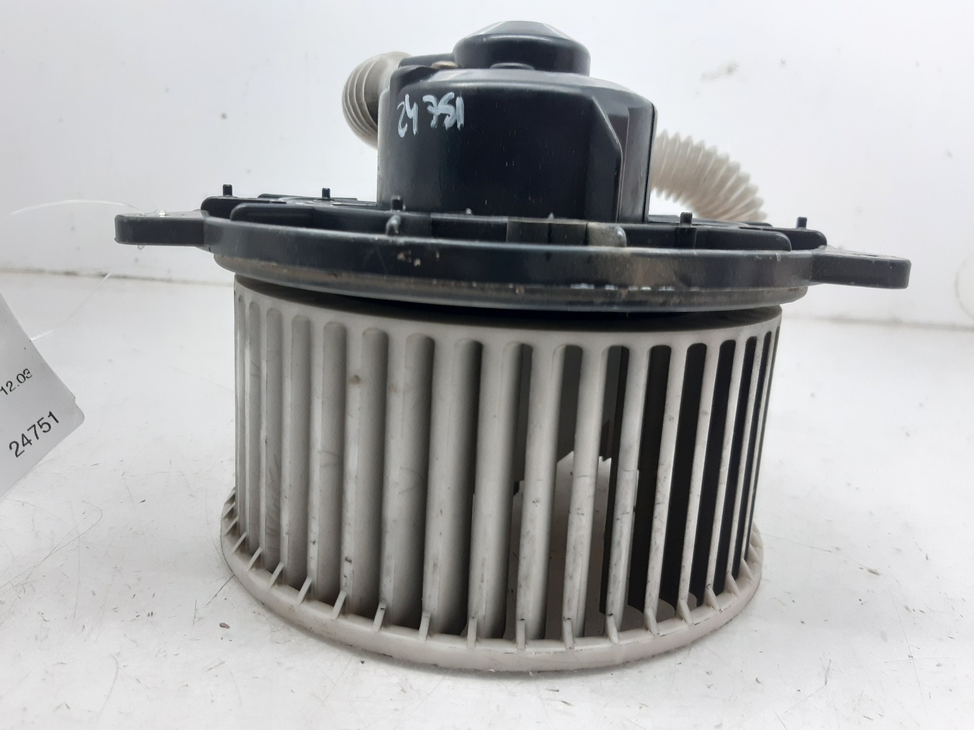 MAZDA 323 BJ (1998-2003) Topení ventilátoru 8940000083 18717255