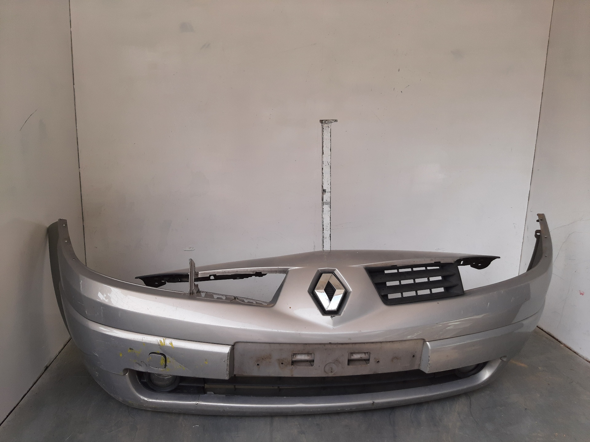 RENAULT Megane 2 generation (2002-2012) Бампер передний 620226236R 18801386