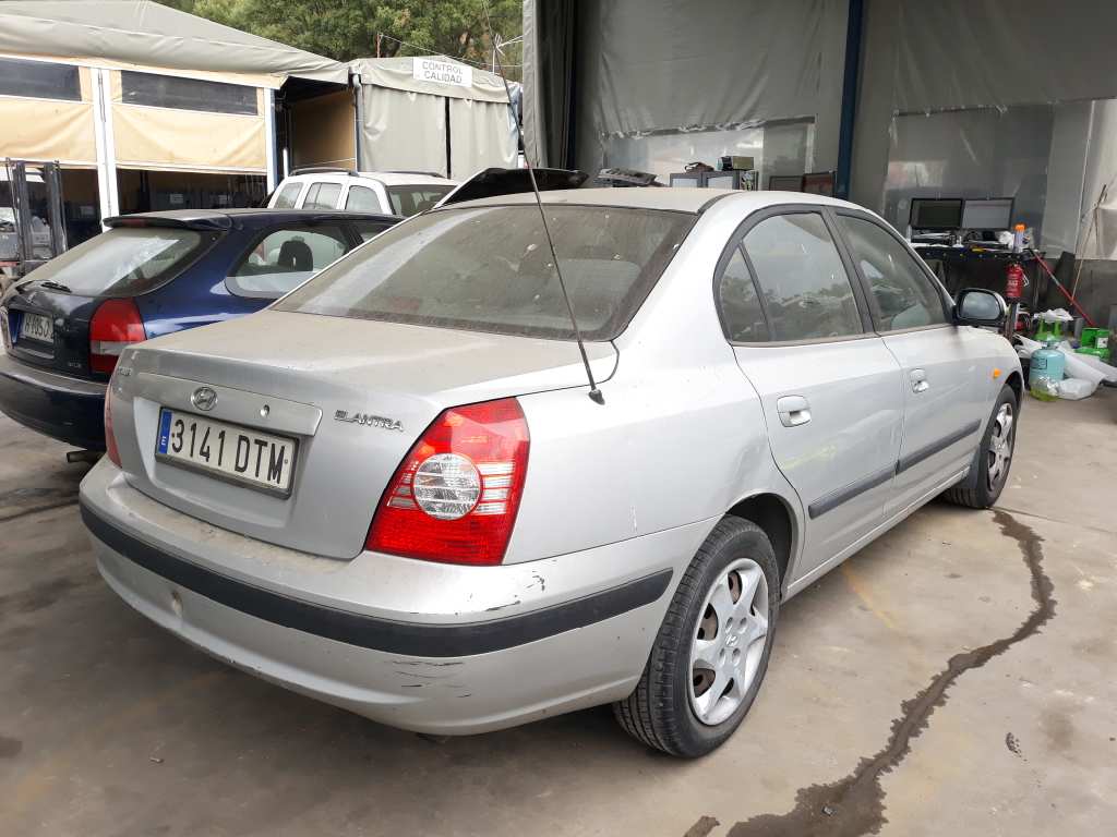 HYUNDAI Elantra XD (2000-2010) Oikea takavalo 924022D510 24883788