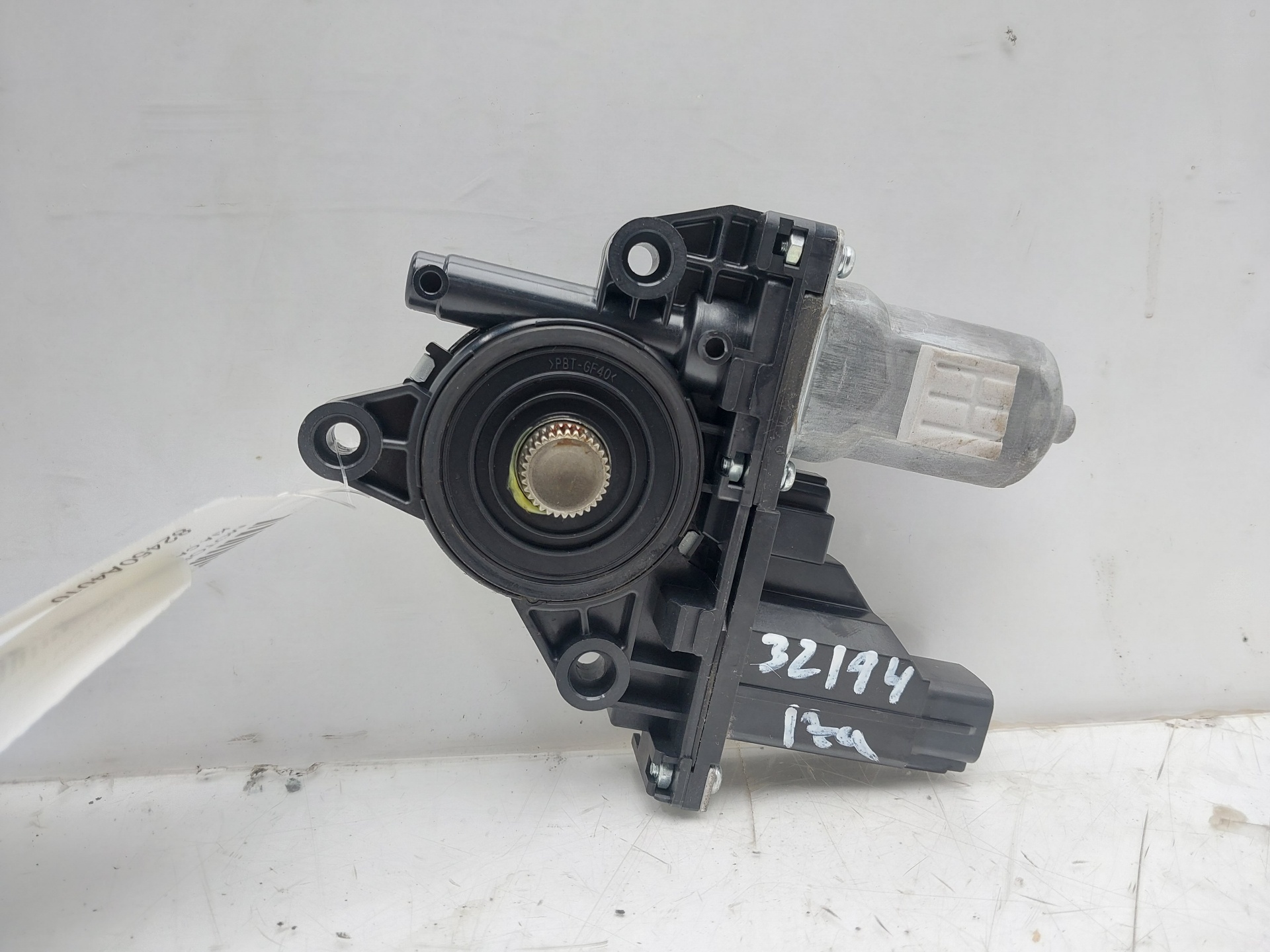 KIA Carens 3 generation (RP) (2013-2019) Moteur de lève-vitre de porte avant gauche 82450A4010 24141972