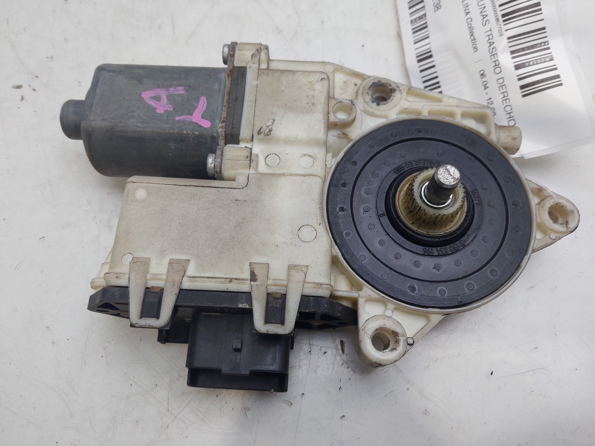 CITROËN C4 1 generation (2004-2011) Moteur de commande de vitre de porte arrière droite 0130822238 23511328