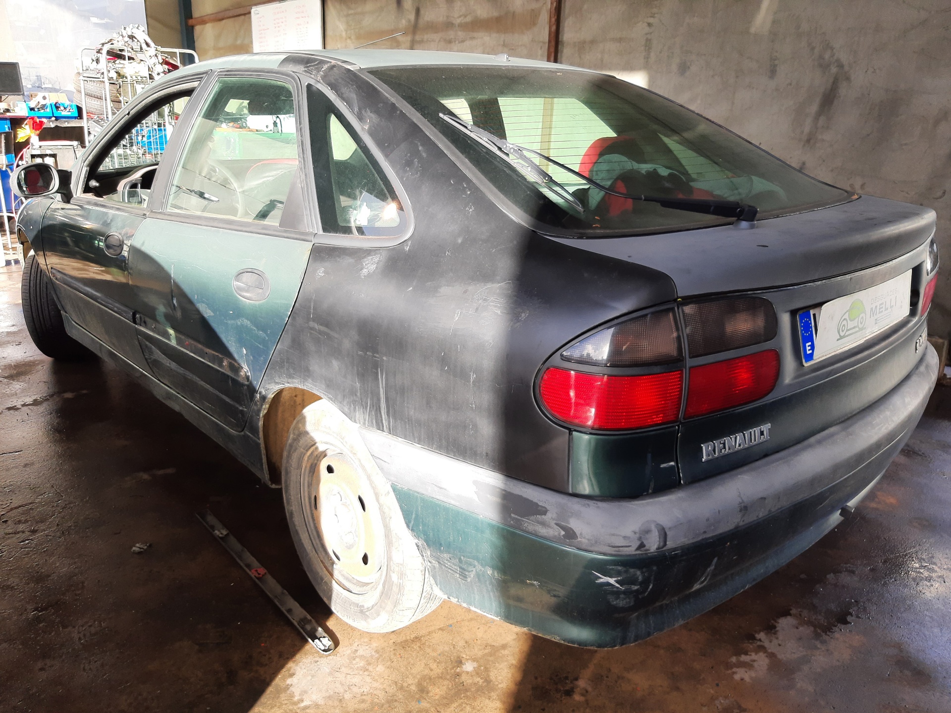 TOYOTA Laguna 1 generation (1993-2001) Priekšējās kreisās durvis 7751471385 23283414